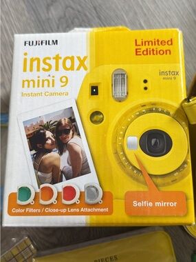 Fujifilm Instax Mini 9 Instant Camera - Yellow PACKAGE